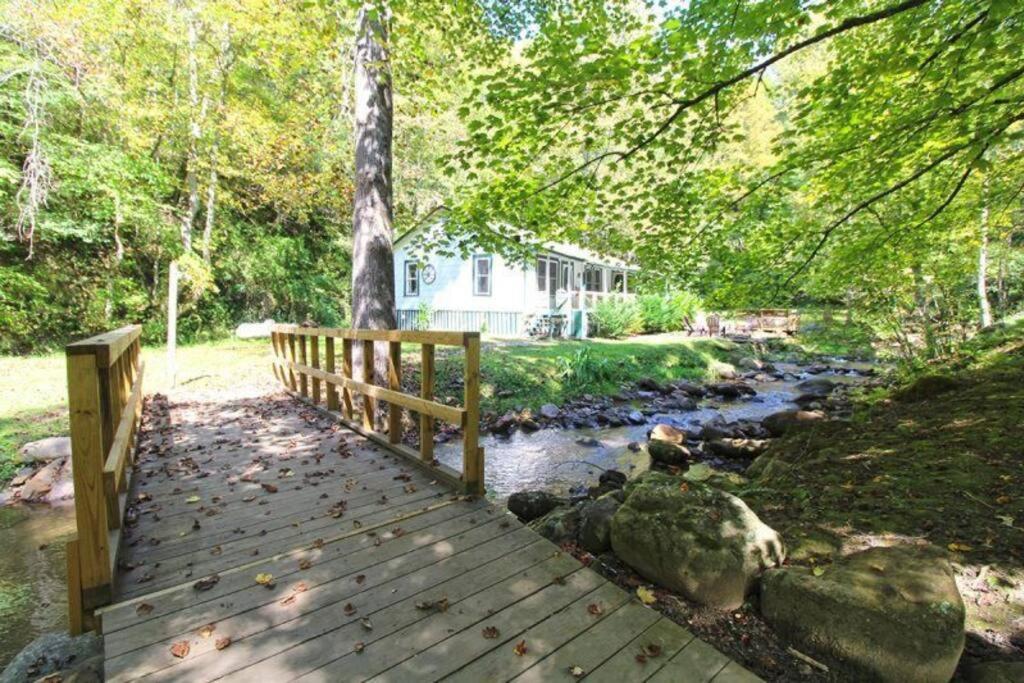 Creekside 1920'S Farmhouse Bryson City Exterior photo
