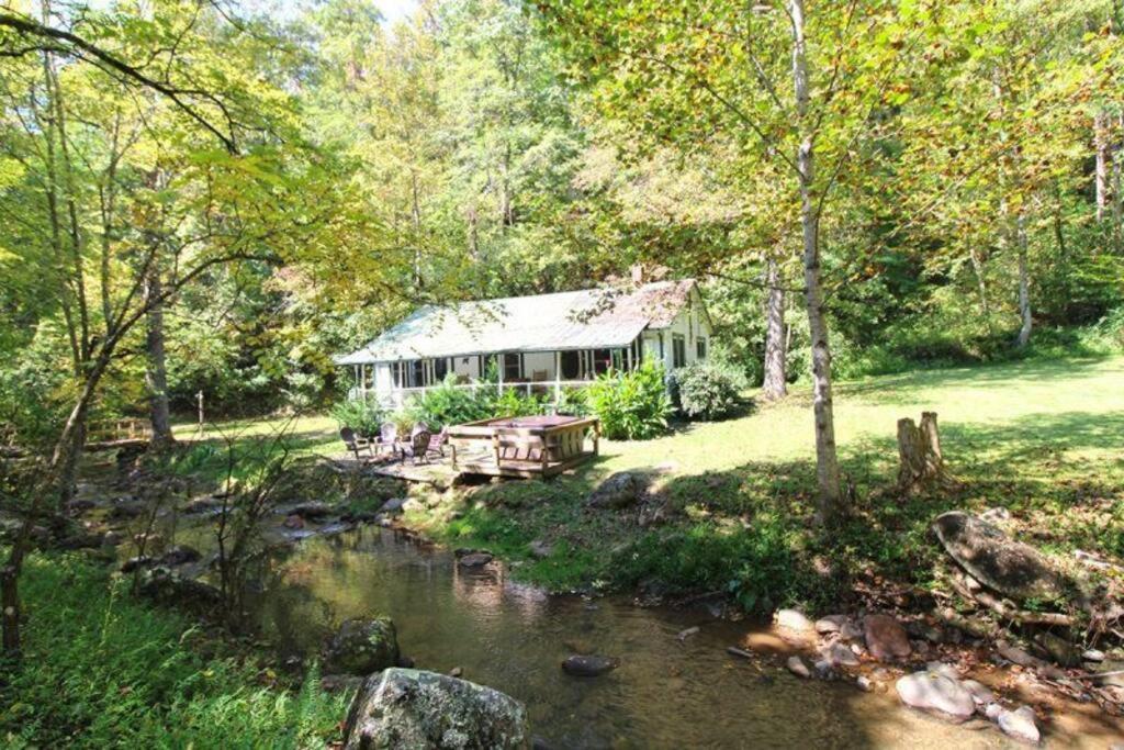 Creekside 1920'S Farmhouse Bryson City Exterior photo