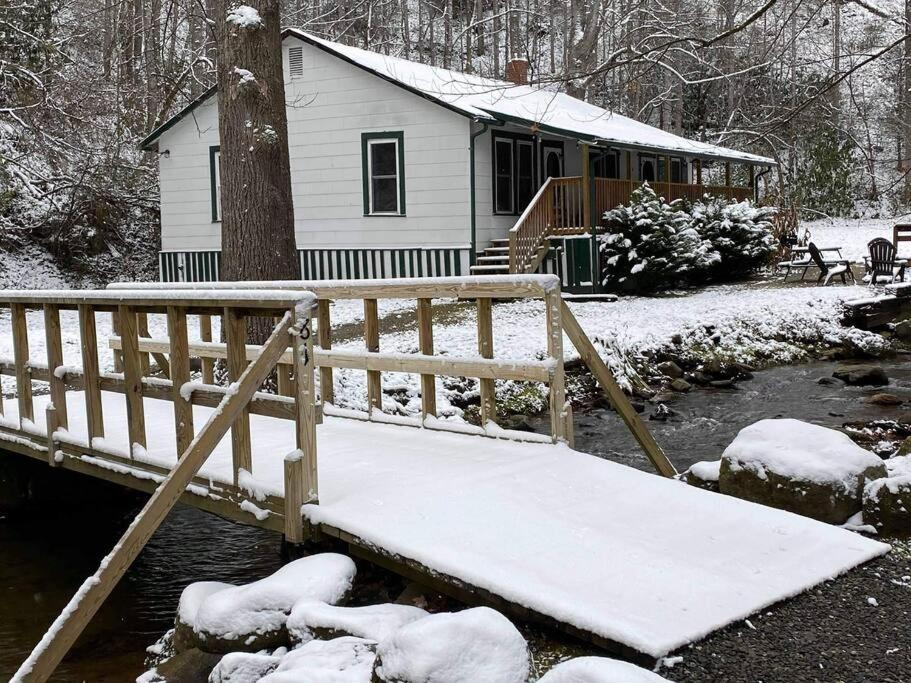 Creekside 1920'S Farmhouse Bryson City Exterior photo