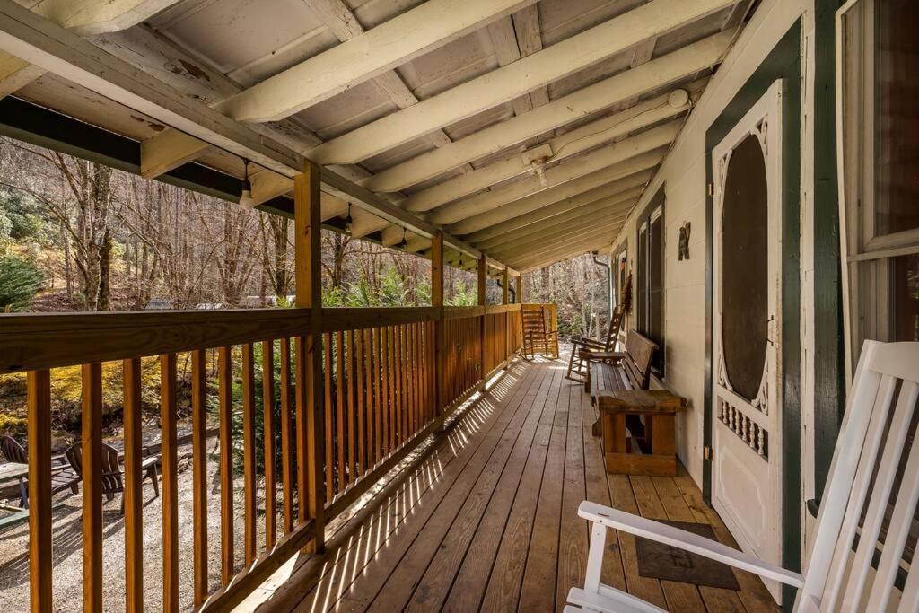 Creekside 1920'S Farmhouse Bryson City Exterior photo